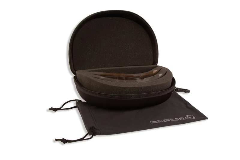 Endura Shark Cycling Glasses in Black-3