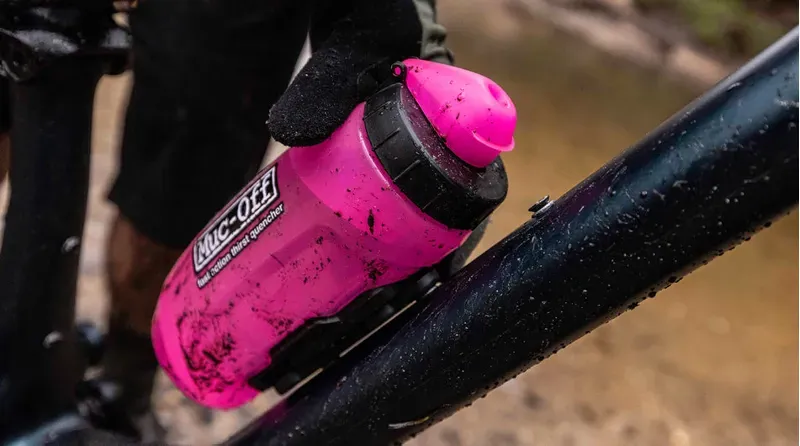 Muc Off x Fidlock Twist Bottle 590ml + Bike Base Pink-7