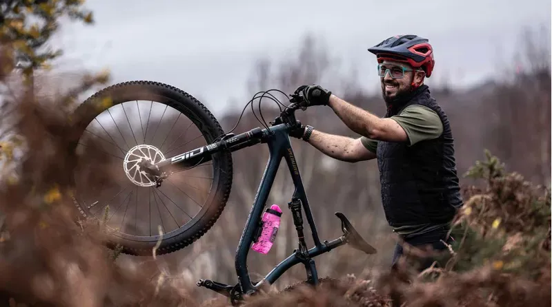 Muc Off x Fidlock Twist Bottle 590ml + Bike Base Pink-8